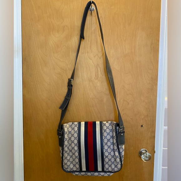 Authentic Gucci Messenger Bag - Picture 7 of 7